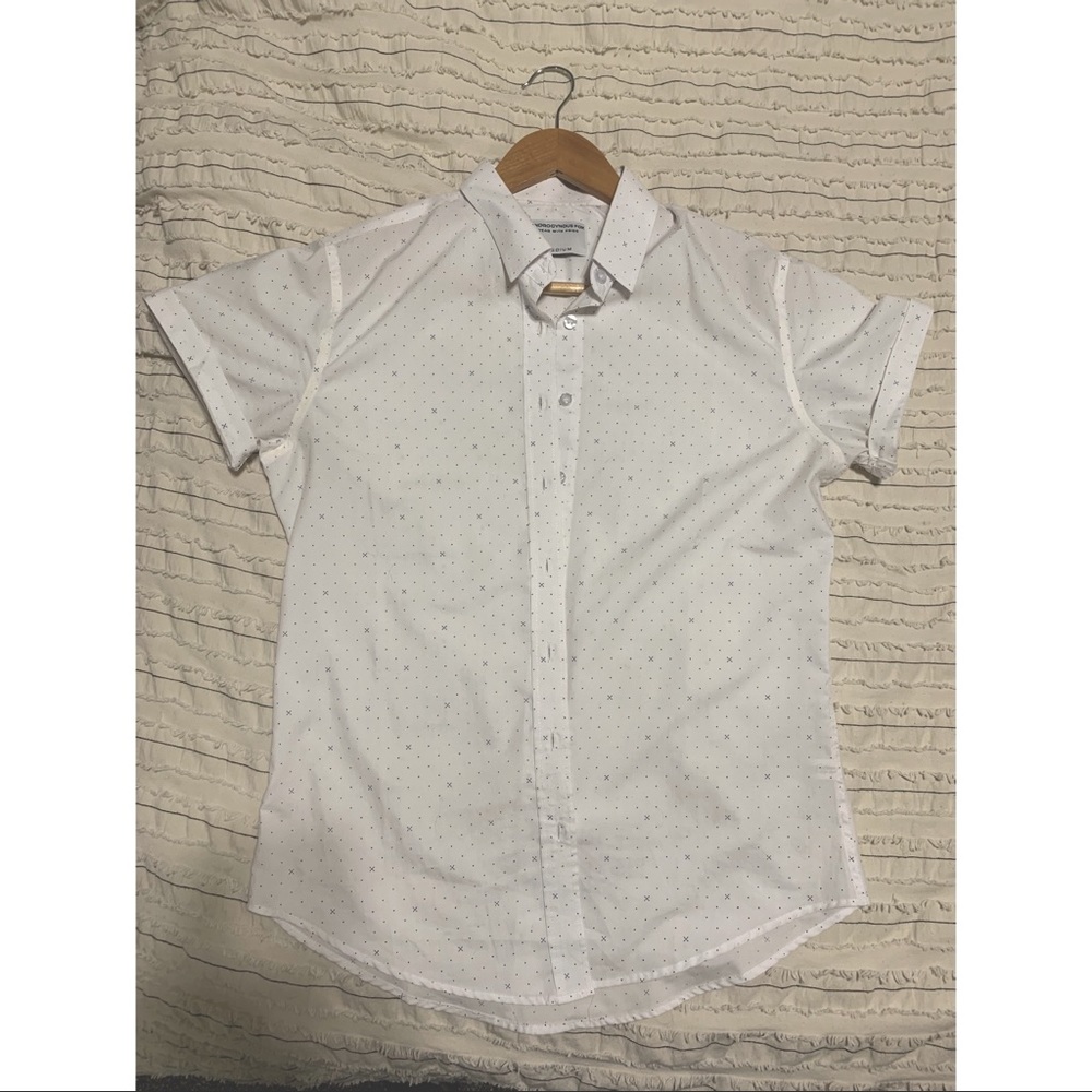Androgynous Fox women’s short sleeve button up